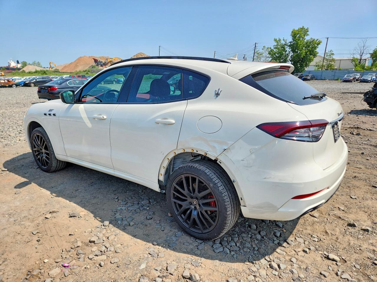 2022 Maserati Levante Base - Image 2