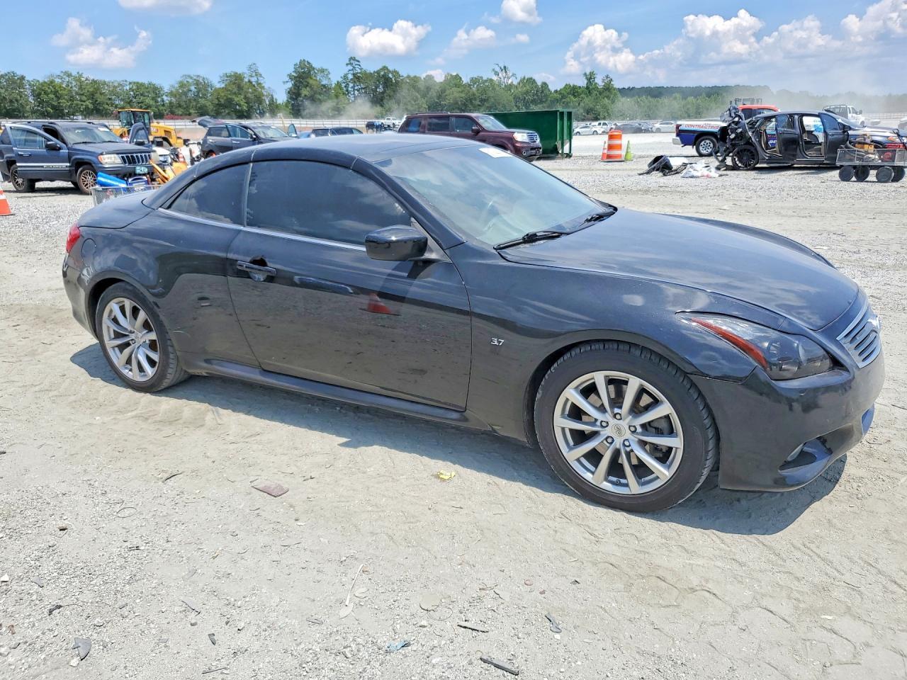 2015 Infiniti Q60 Convertible Base - Фото 4