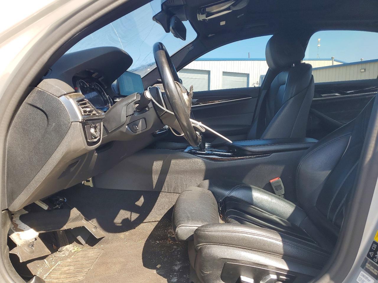 2020 BMW 530 Xi - Фото 7