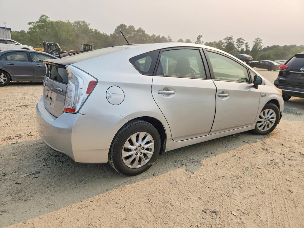 2013 Toyota Prius Plug-In Hybrid Base - Фото 3