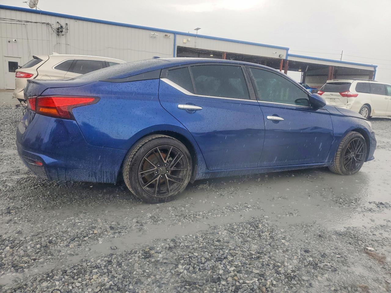 2020 Nissan Altima S - Фото 3