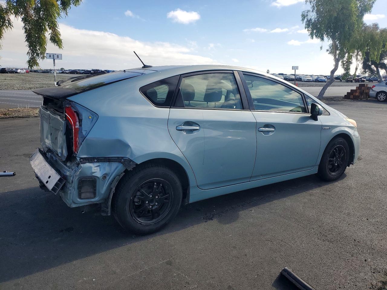 2013 Toyota Prius Three - Фото 3