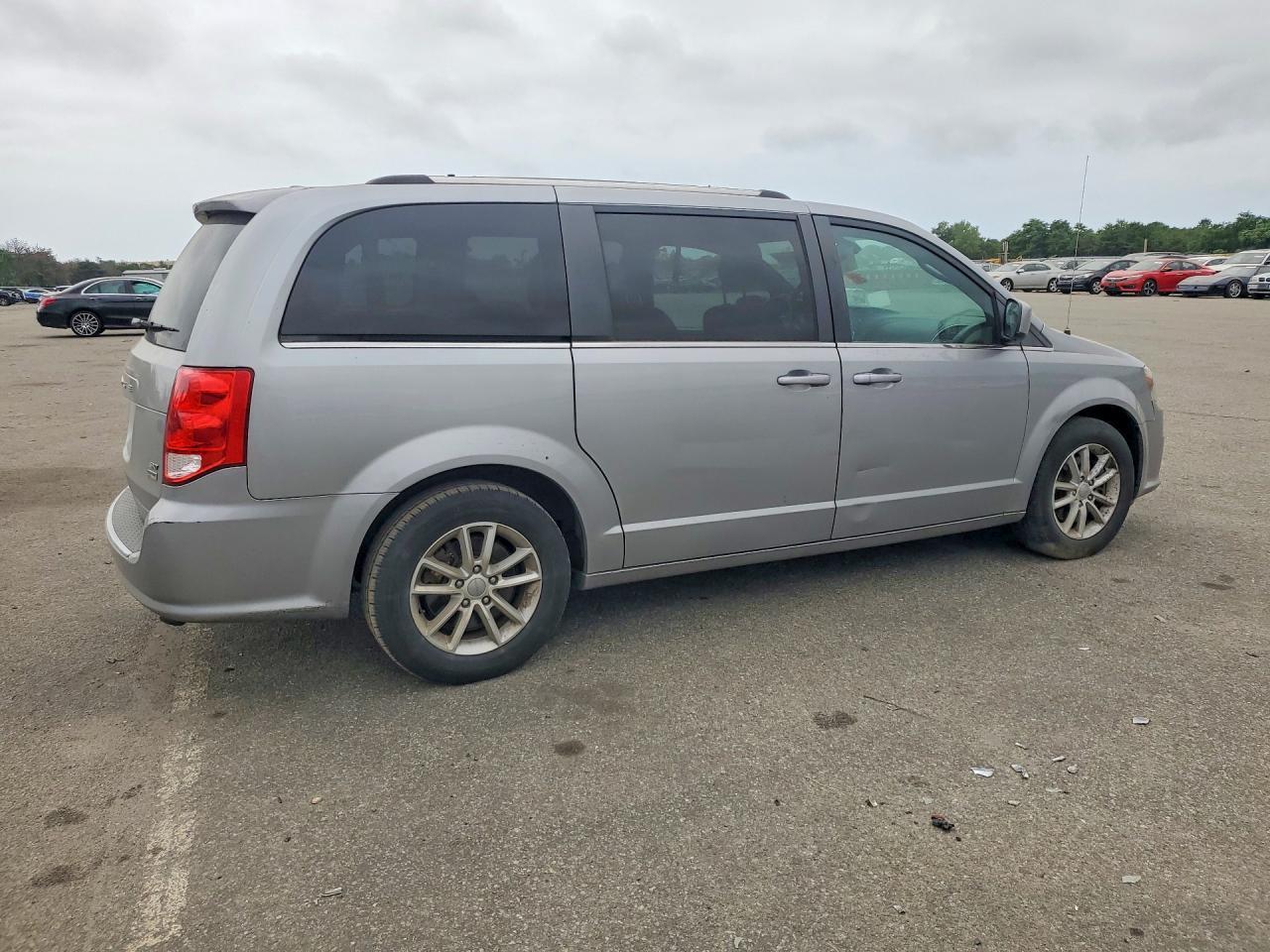2019 Dodge Grand Caravan Sxt - Image 3