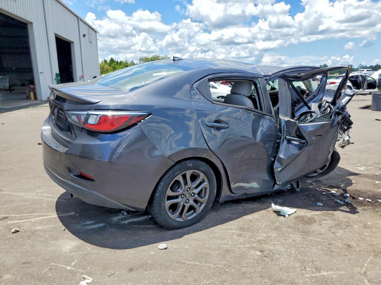 2019 Toyota Yaris Le - Фото 3