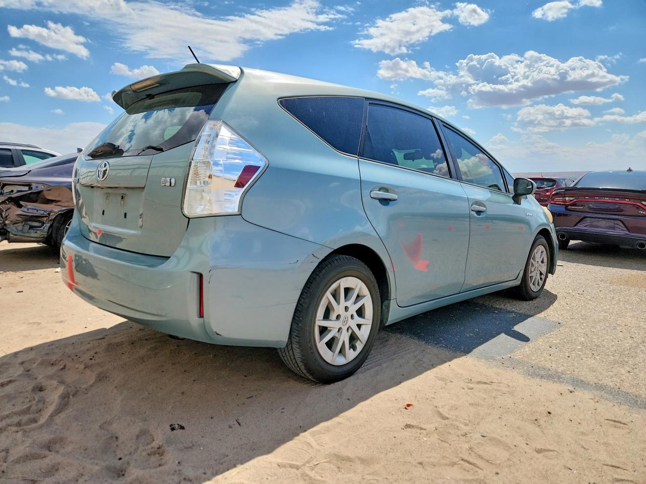 2013 Toyota Prius V Two - Фото 3