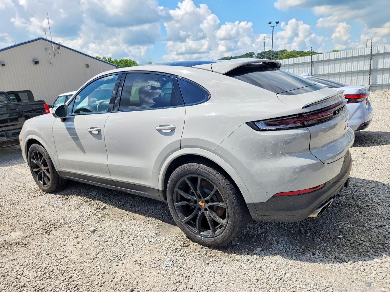 2025 Porsche Cayenne - Image 2