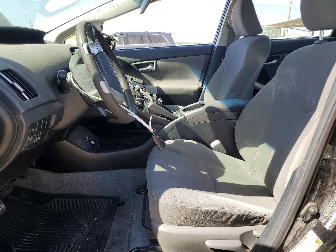 2012 Toyota Prius Two - Фото 7