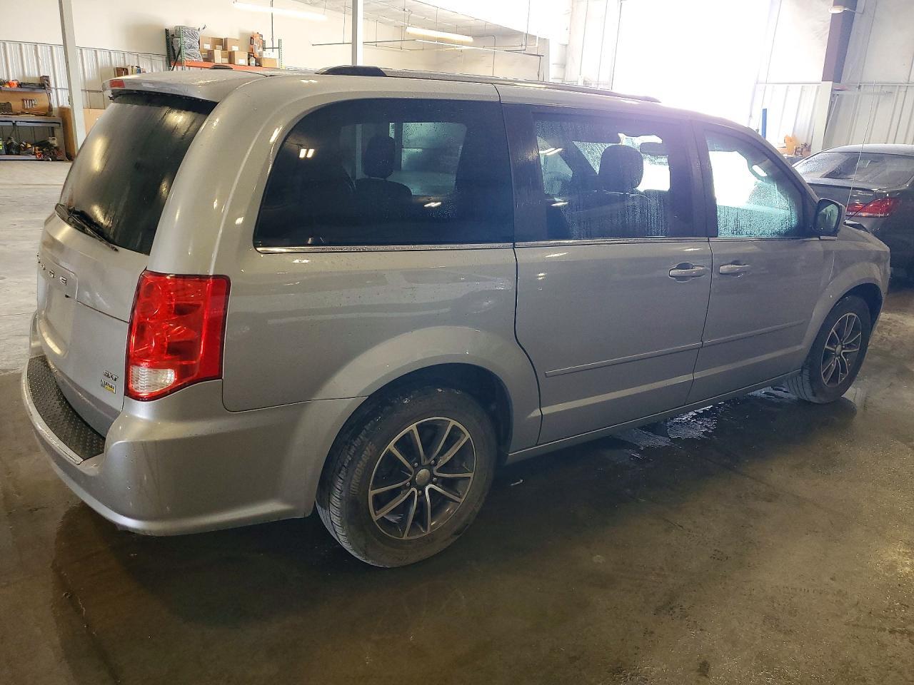 2017 Dodge Grand Caravan Sxt - Image 3
