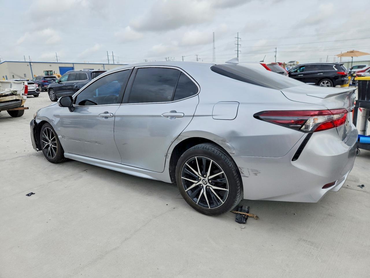 2023 Toyota Camry Se - Image 2