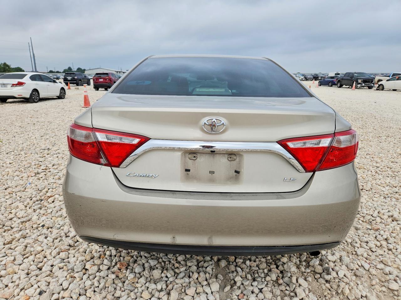 2015 Toyota Camry Le - Image 6
