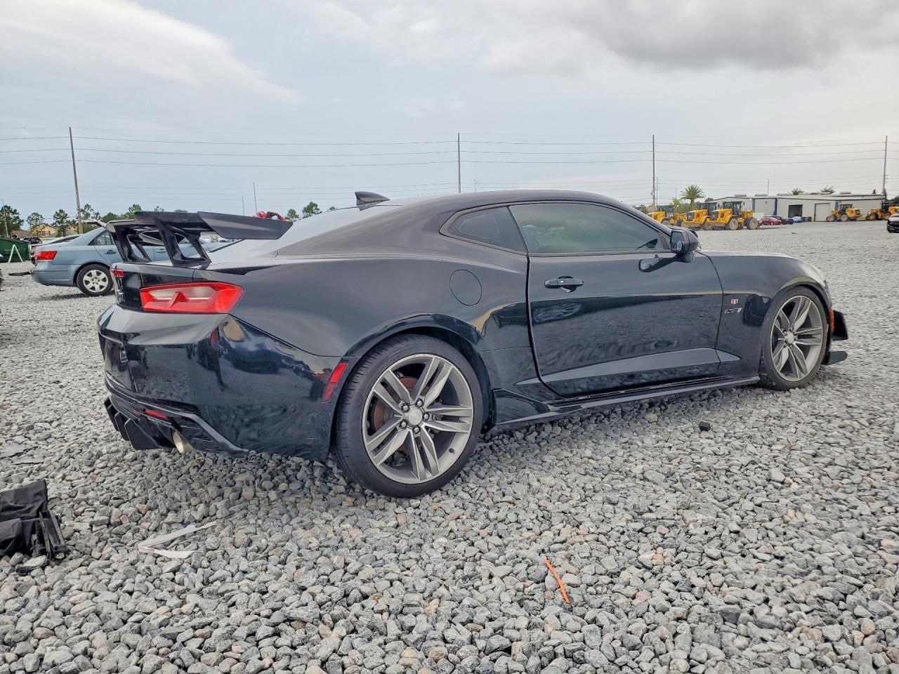 2017 Chevrolet Camaro Lt - Image 3