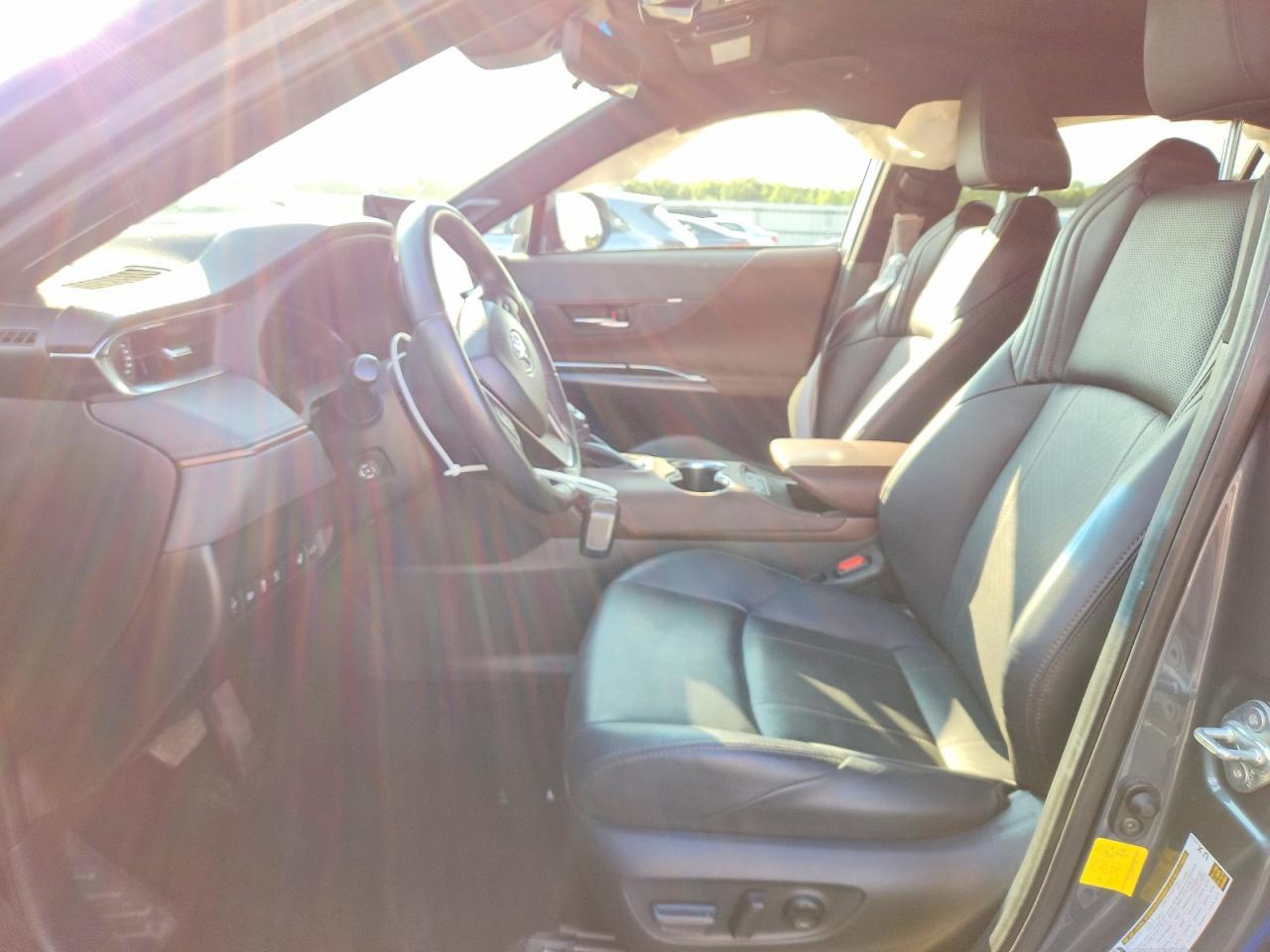 2022 Toyota Venza Limited - Image 7