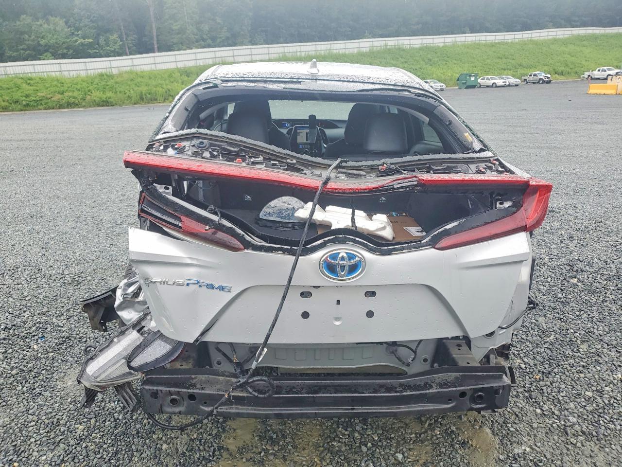 2018 Toyota Prius Prime Premium - Image 6