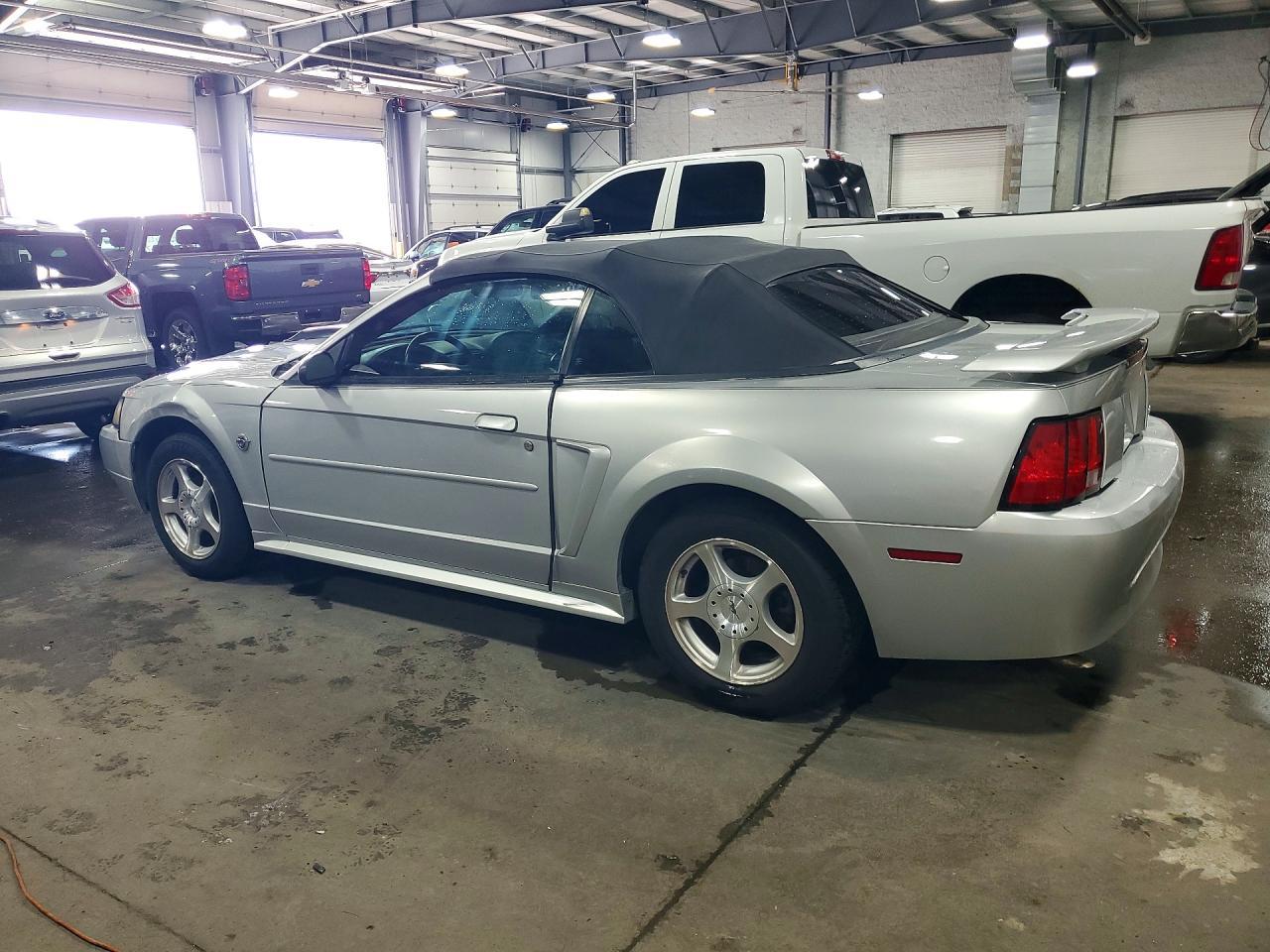 2004 Ford Mustang - Фото 2