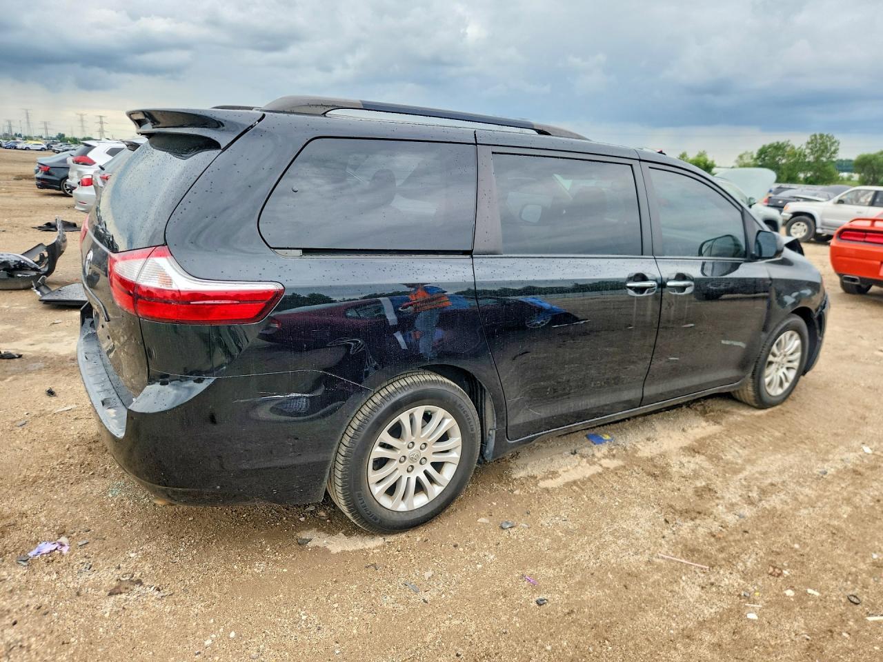 2015 Toyota Sienna Xle 8-Passenger - Фото 3