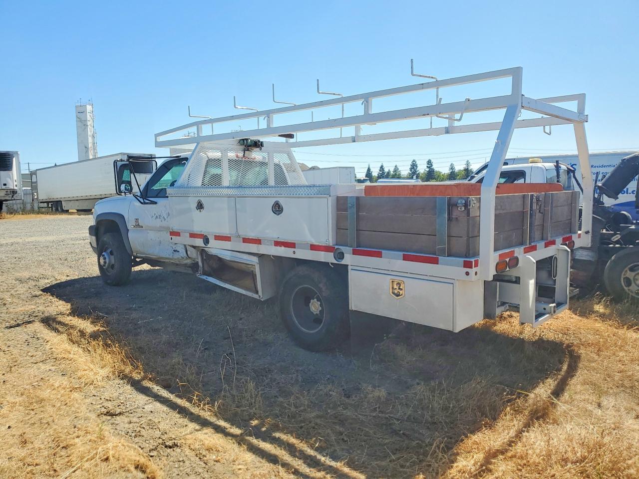 2004 Chevrolet Silverado C3500 - Фото 2