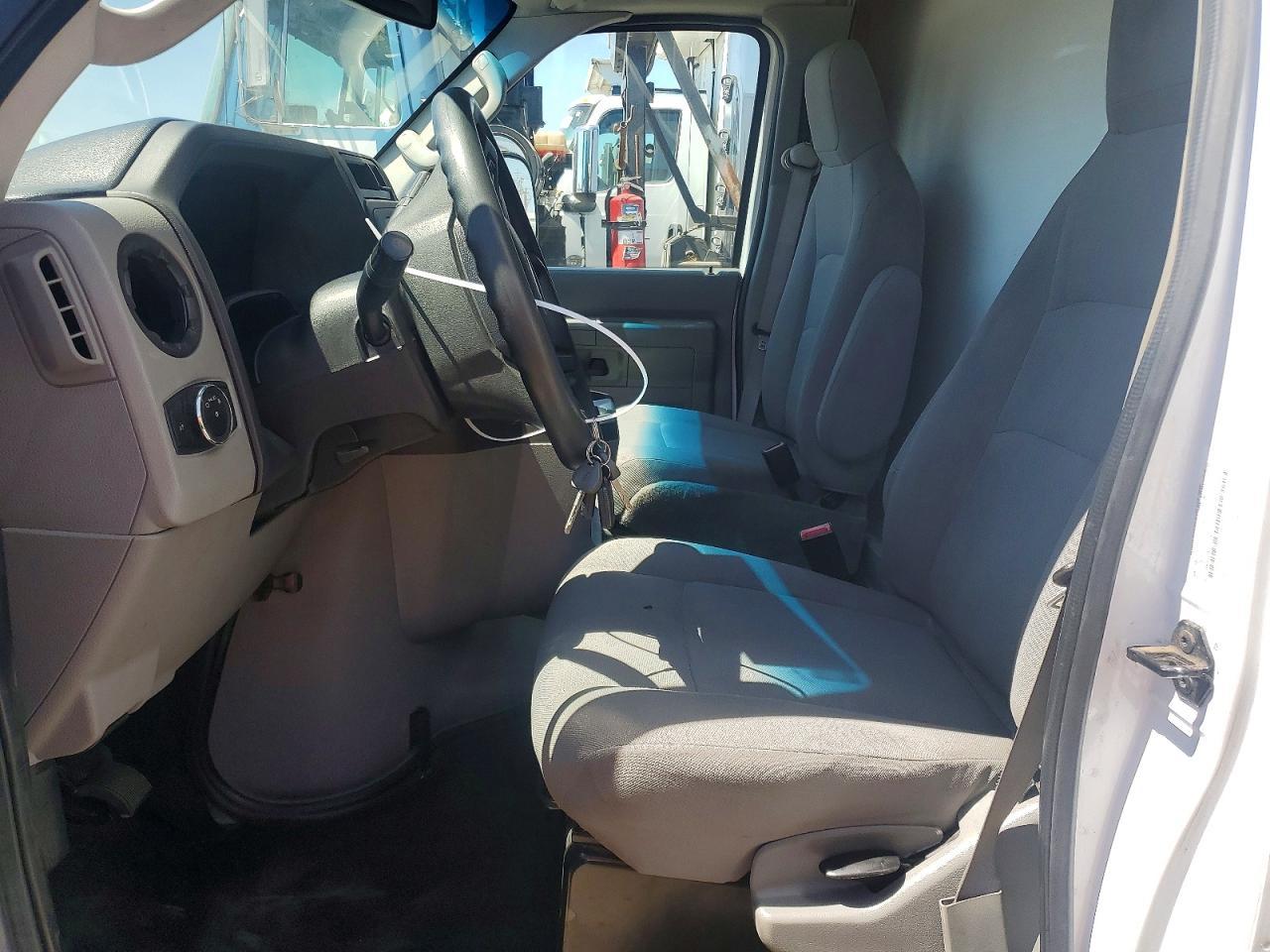 2022 Ford Econoline E450 Super Duty Cutaway Van - Image 7