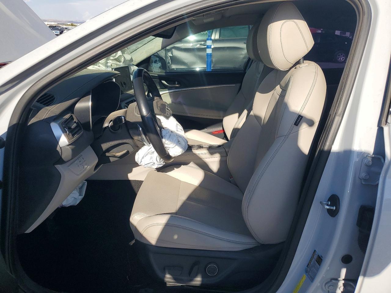 2020 Genesis G70 2.0T - Фото 7