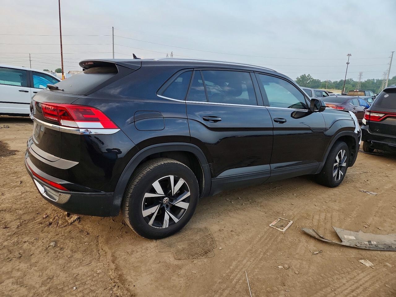 2023 Volkswagen Atlas Cross Sport Se - Image 3