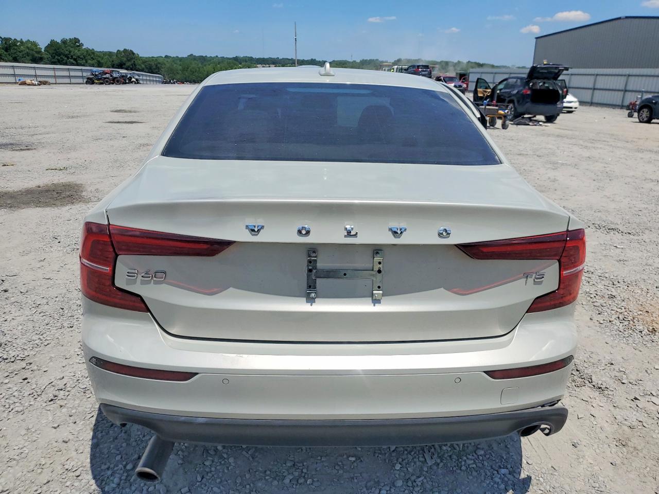 2021 Volvo S60 T5 Momentum - Image 6