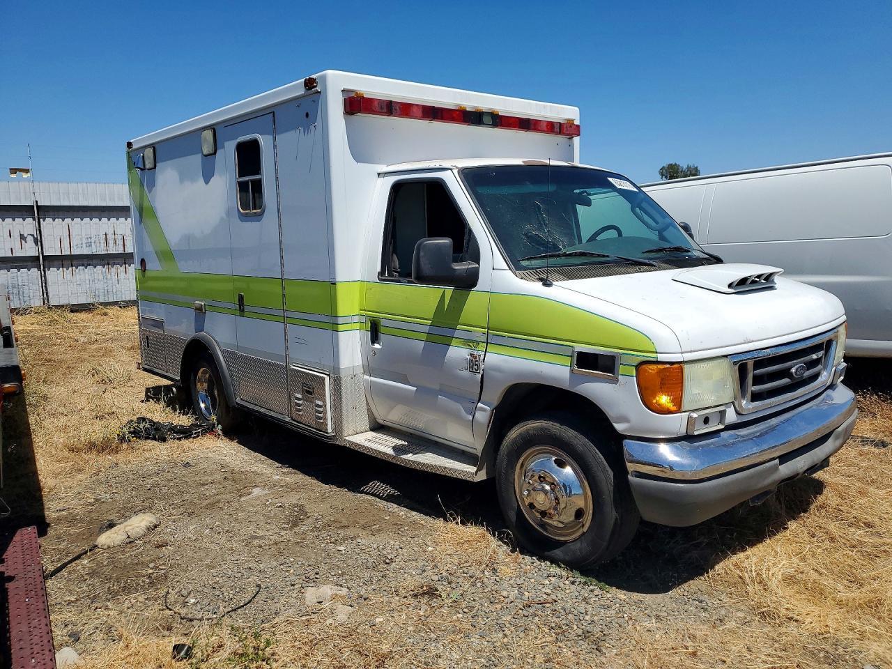 2006 Ford Econoline E350 Super Duty Cutaway Van - Фото 4
