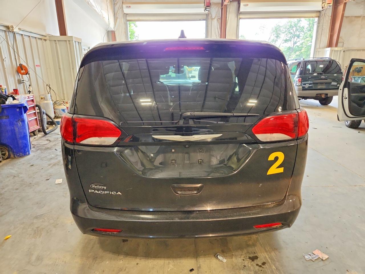 2017 Chrysler Pacifica Touring - Фото 6
