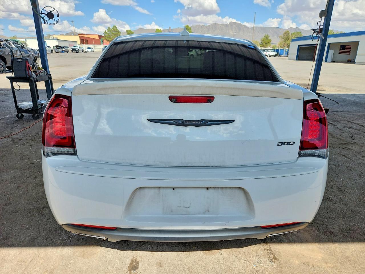 2022 Chrysler 300 Touring - Фото 6