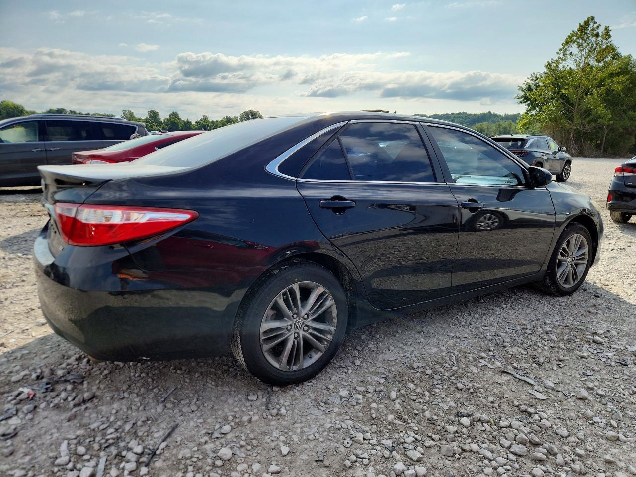 2015 Toyota Camry Se - Image 3