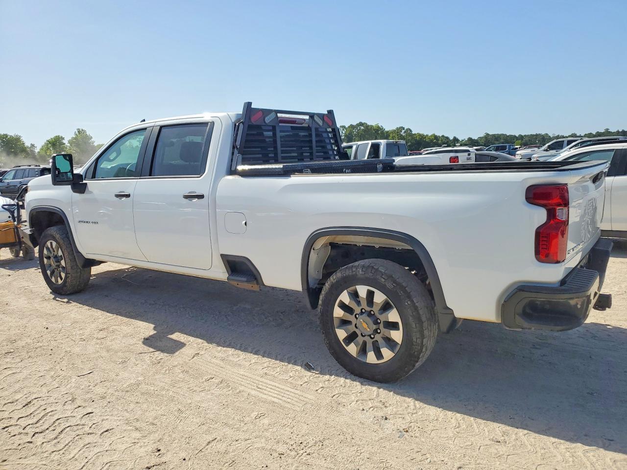 2024 Chevrolet Silverado K2500 Custom - Фото 2