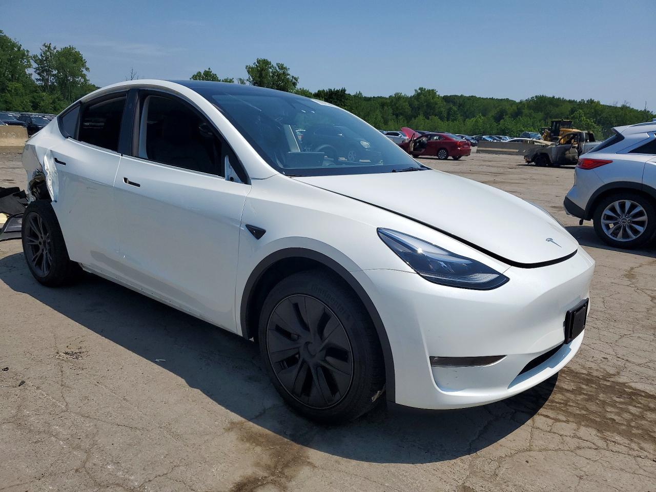 2025 Tesla Model Y - Image 4