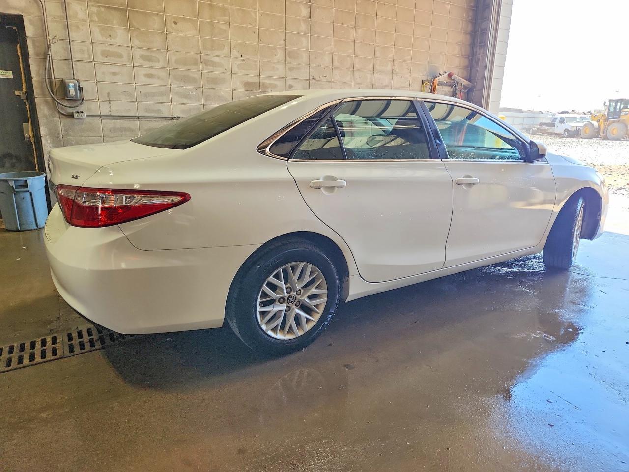 2016 Toyota Camry Le - Image 3