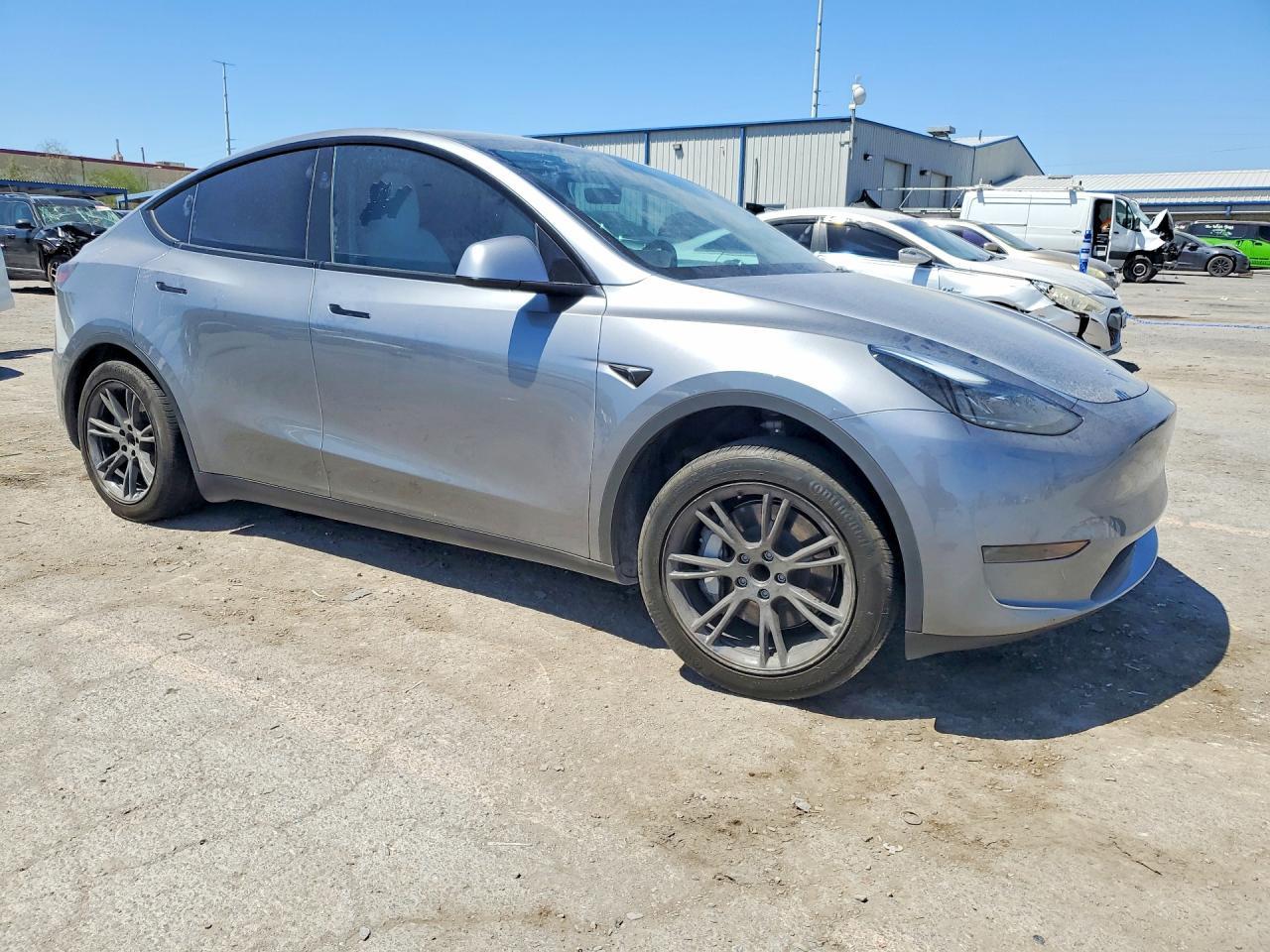 2025 Tesla Model Y - Фото 4