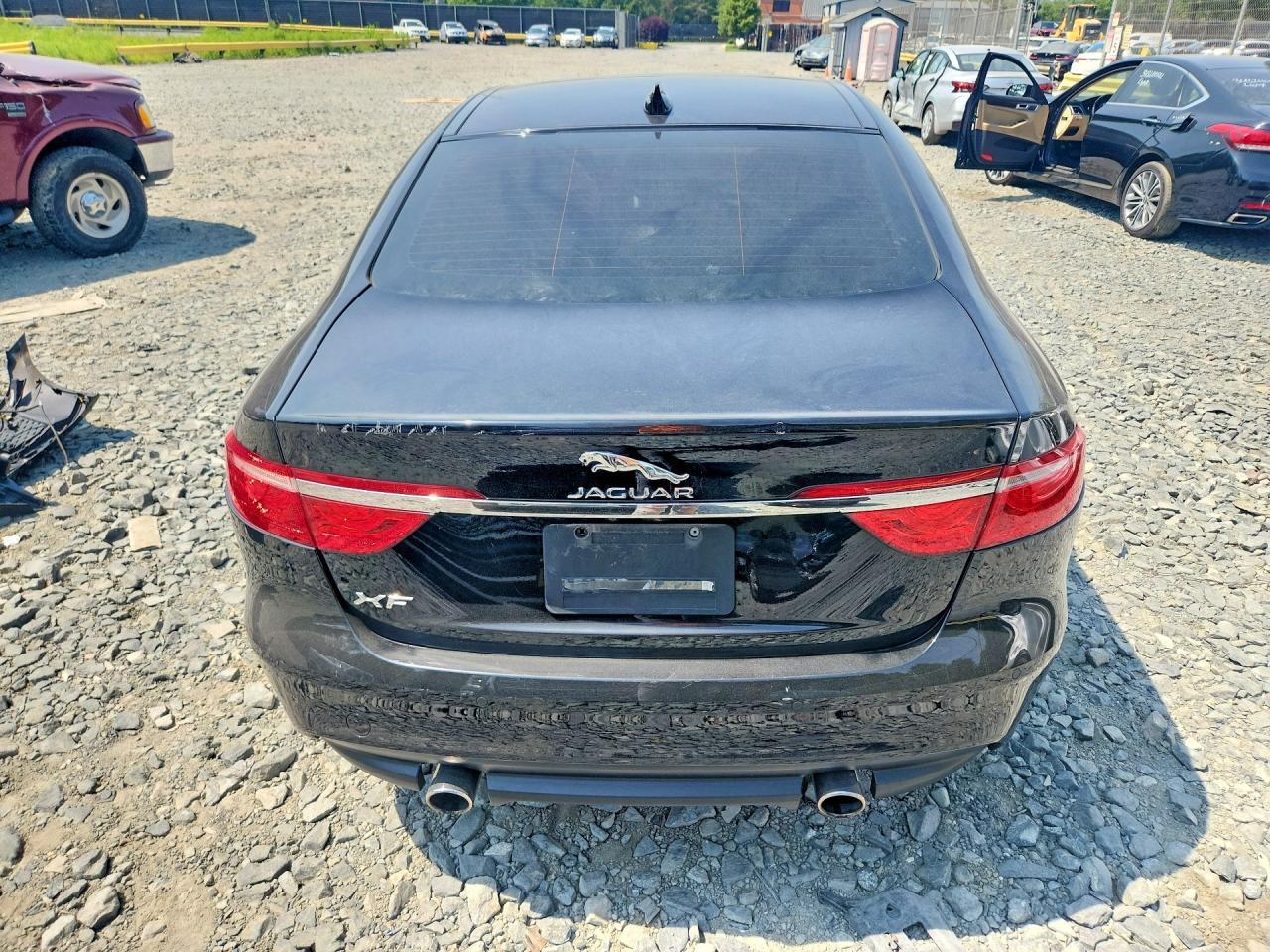 2017 Jaguar Xf Prestige - Image 6