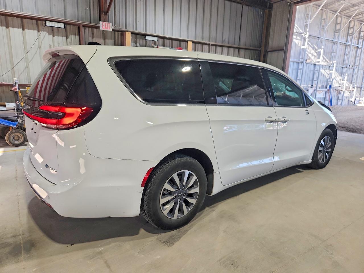 2024 Chrysler Pacifica Hybrid Select - Фото 3