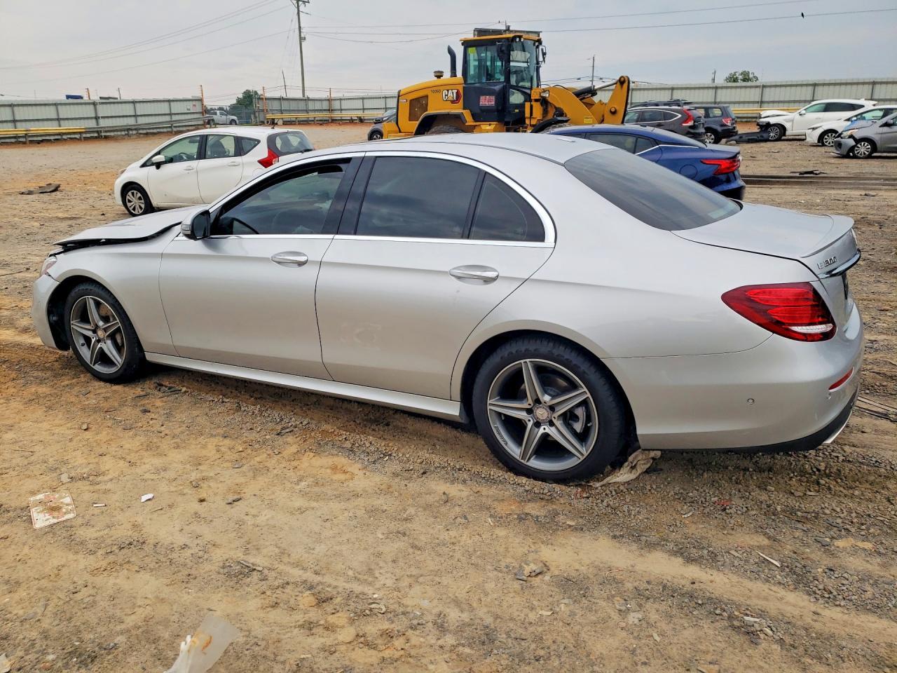 2017 Mercedes-Benz E 300 4Matic - Фото 2