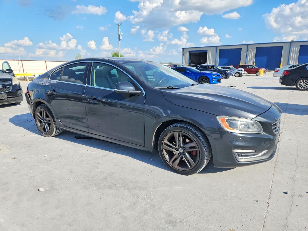 2015 Volvo S60 Platinum - Image 4