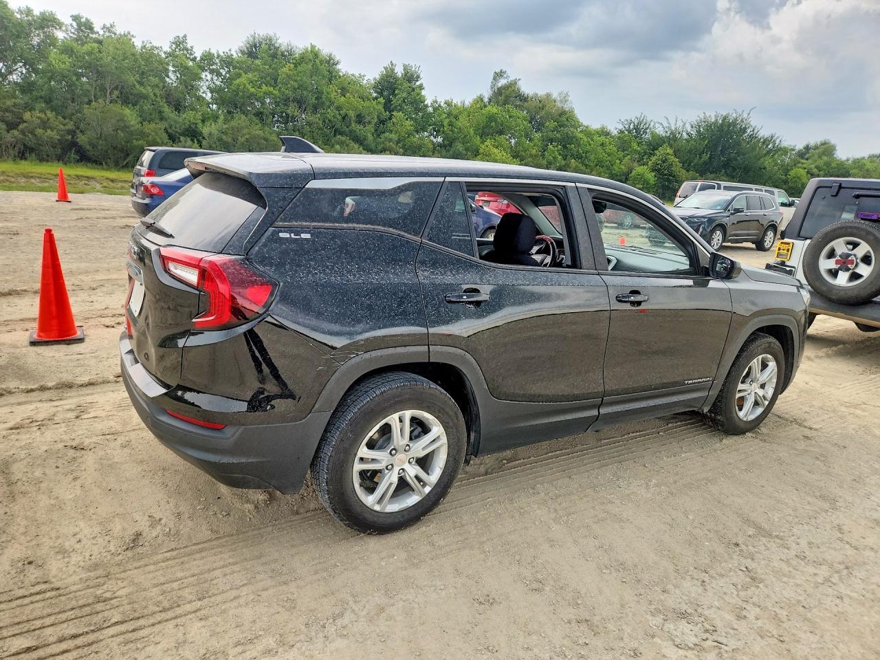 2022 GMC Terrain Sle - Image 3