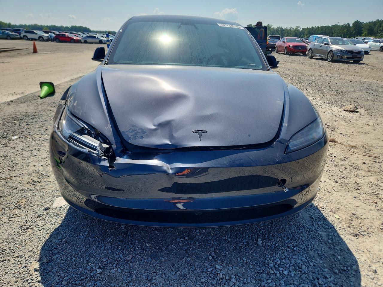2026 Tesla Model 3 - Фото 5