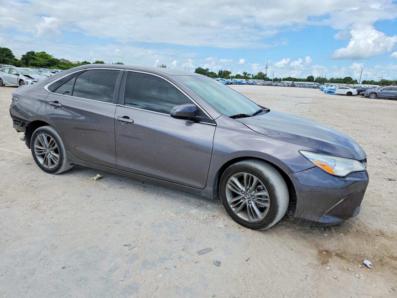 2017 Toyota Camry Se - Image 4