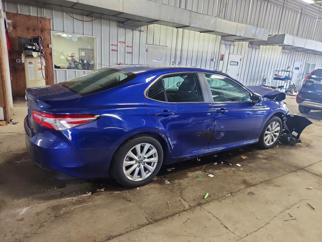 2018 Toyota Camry Le - Фото 3