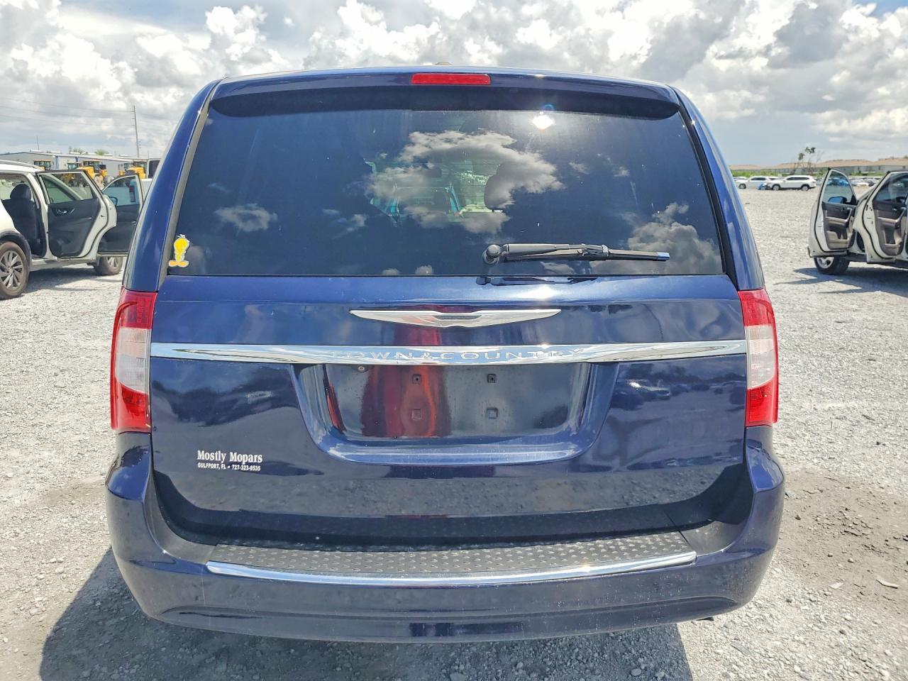 2014 Chrysler Town & Country Touring - Фото 6