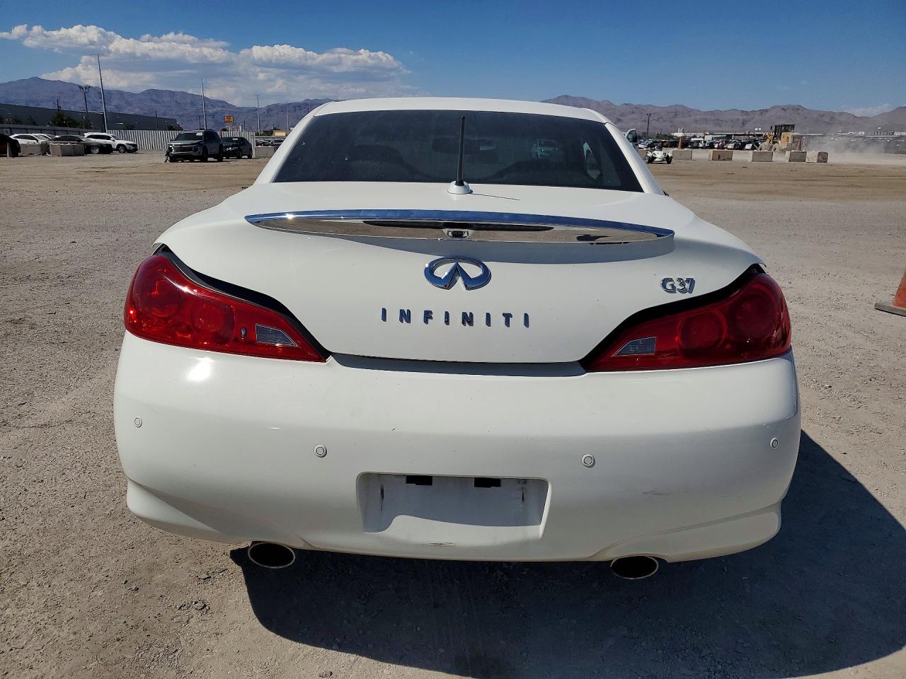 2013 Infiniti G37 Convertible Base - Фото 6