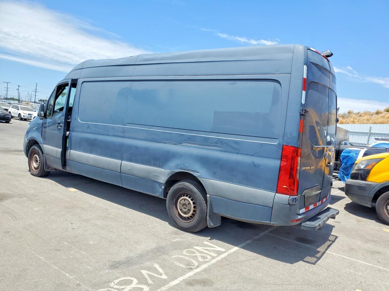 2019 Mercedes-Benz Sprinter 2500/3500 Delivery Van - Фото 2