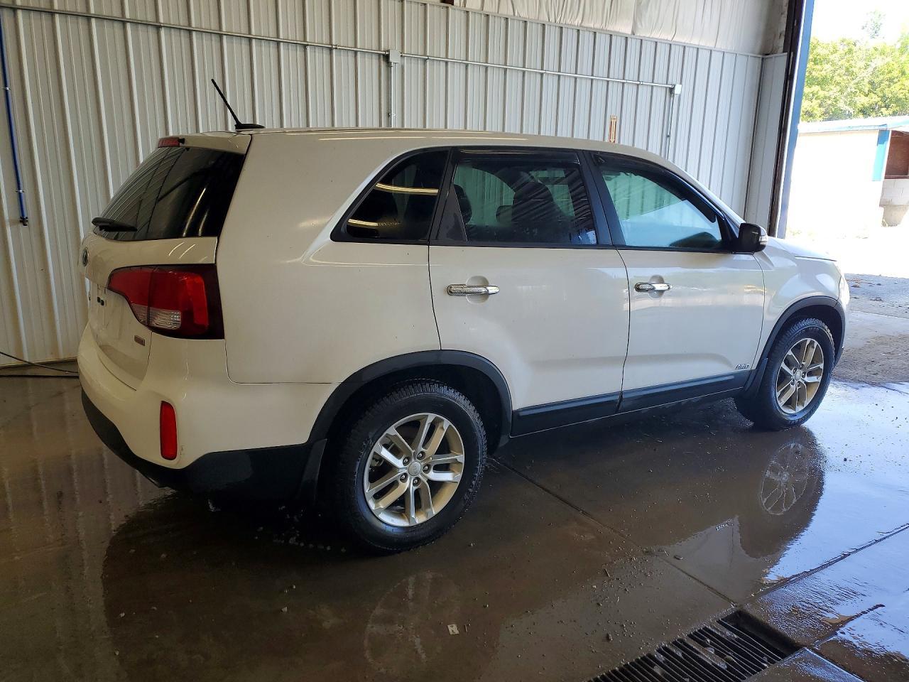 2015 Kia Sorento Lx - Image 3