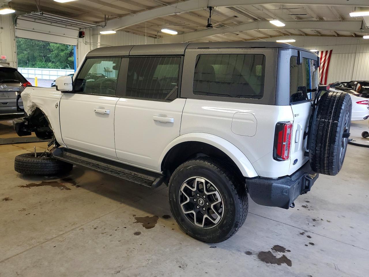 2025 Ford Bronco Outer Banks - Фото 2