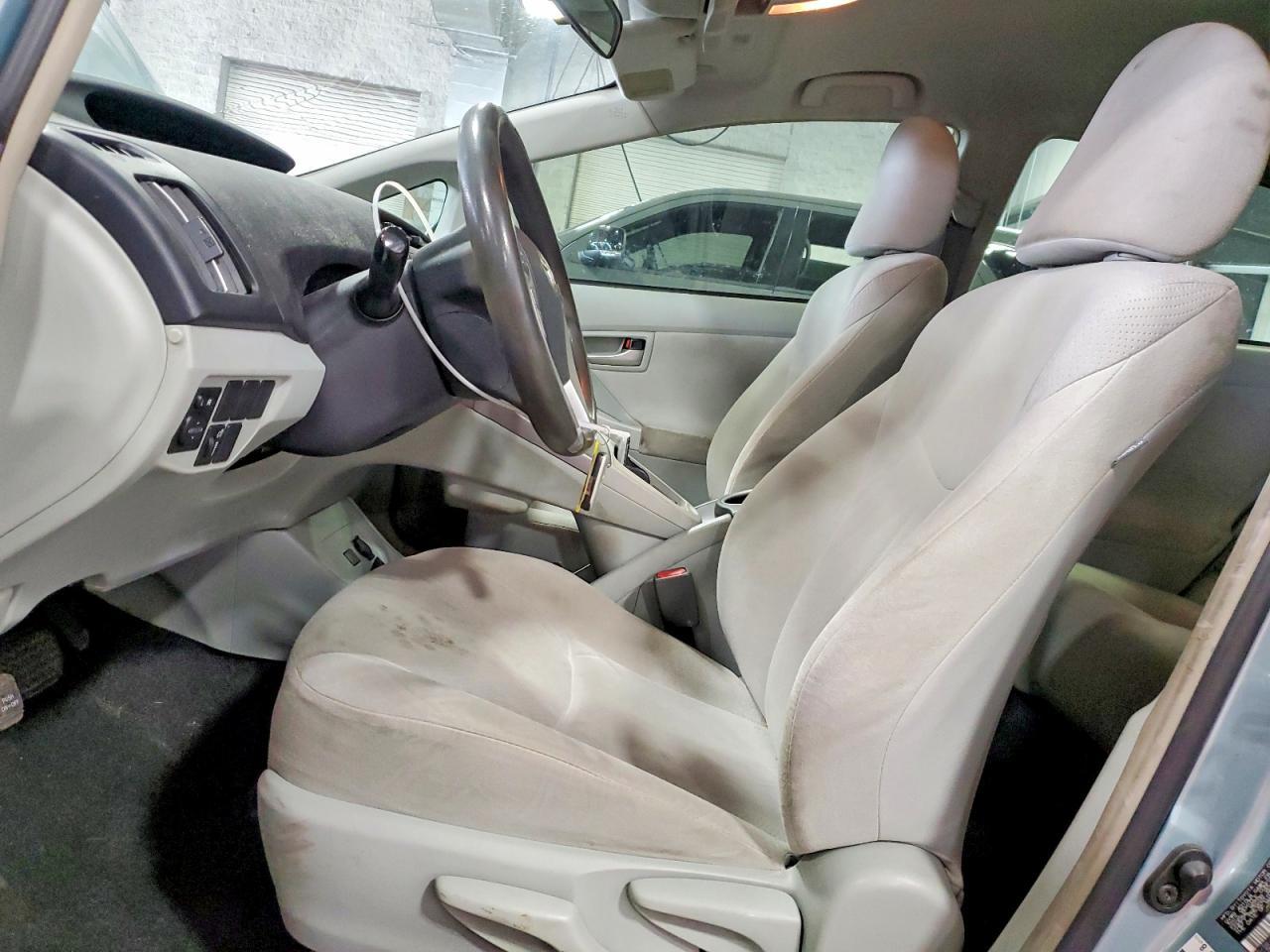 2015 Toyota Prius Two - Фото 7