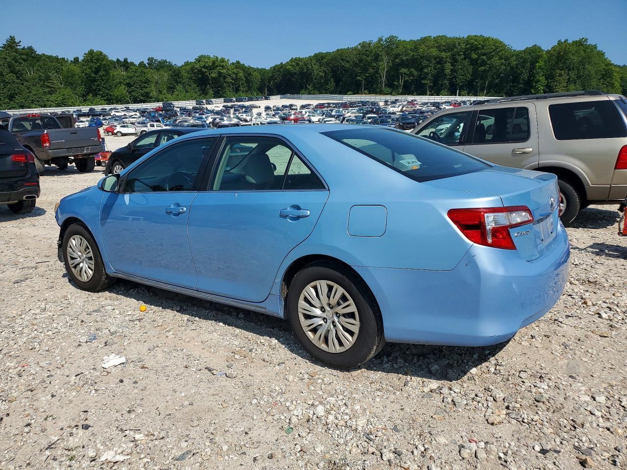 2013 Toyota Camry Le - Фото 2