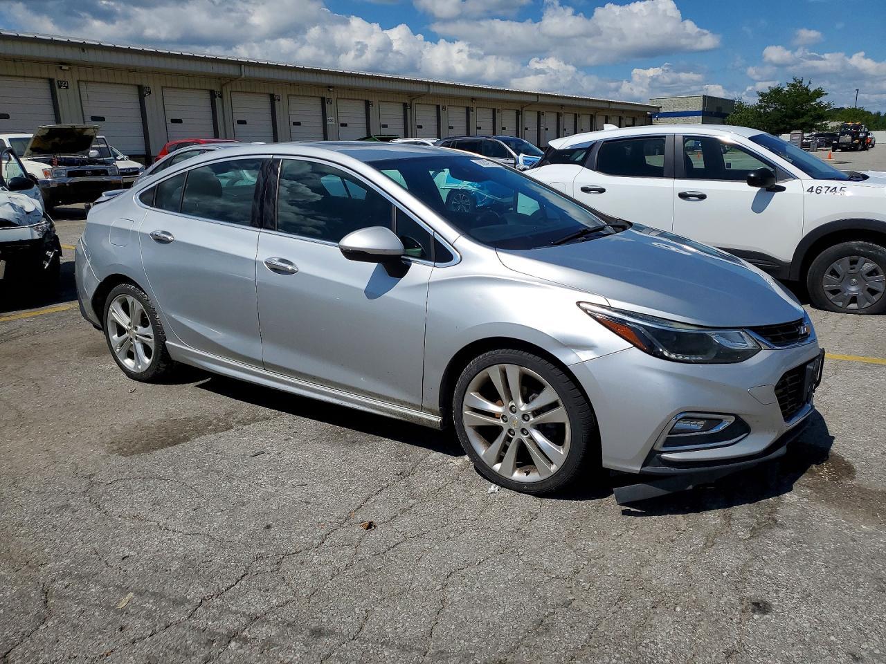 2016 Chevrolet Cruze Premier - Image 4