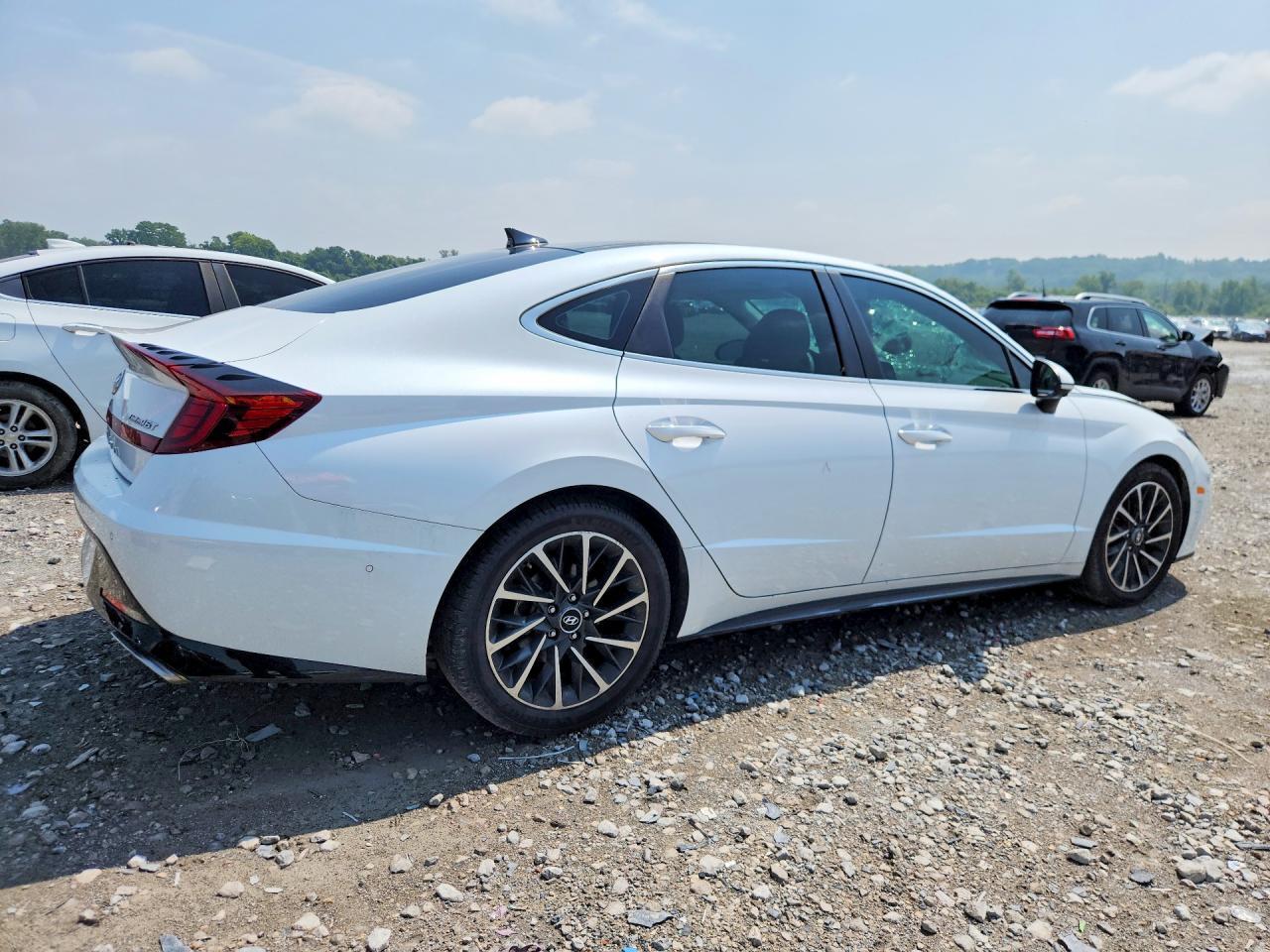 2020 Hyundai Sonata Limited - Image 3