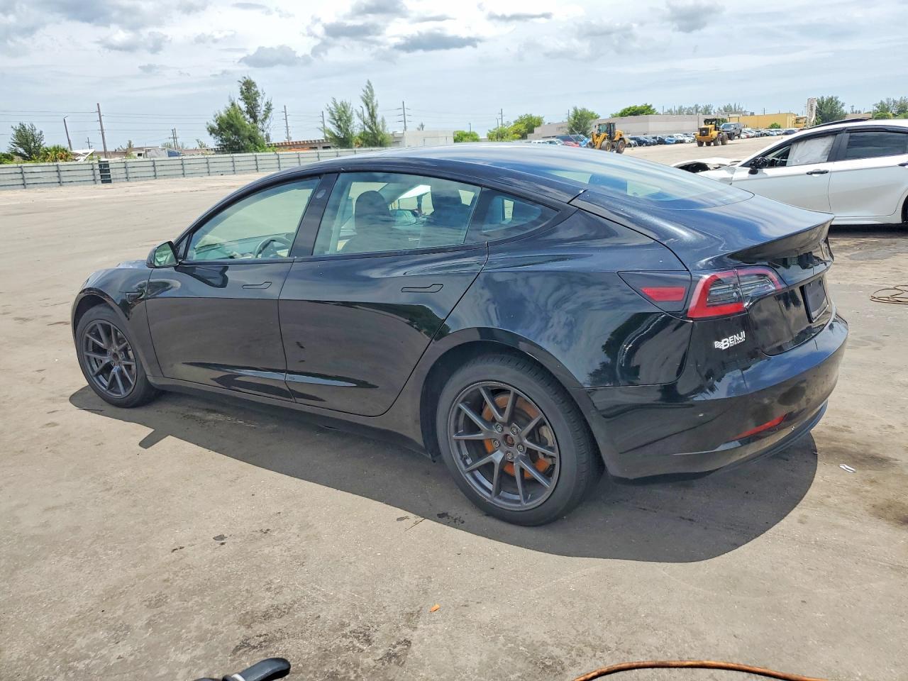 2022 Tesla Model 3 - Фото 2